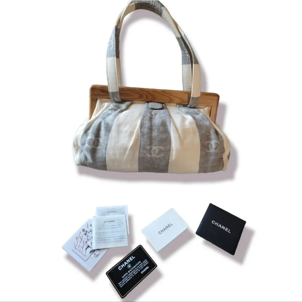 CHANEL Cream and Gray Striped Canvas Shoulder Bag with Wooden Frame - Picture 4 of 15